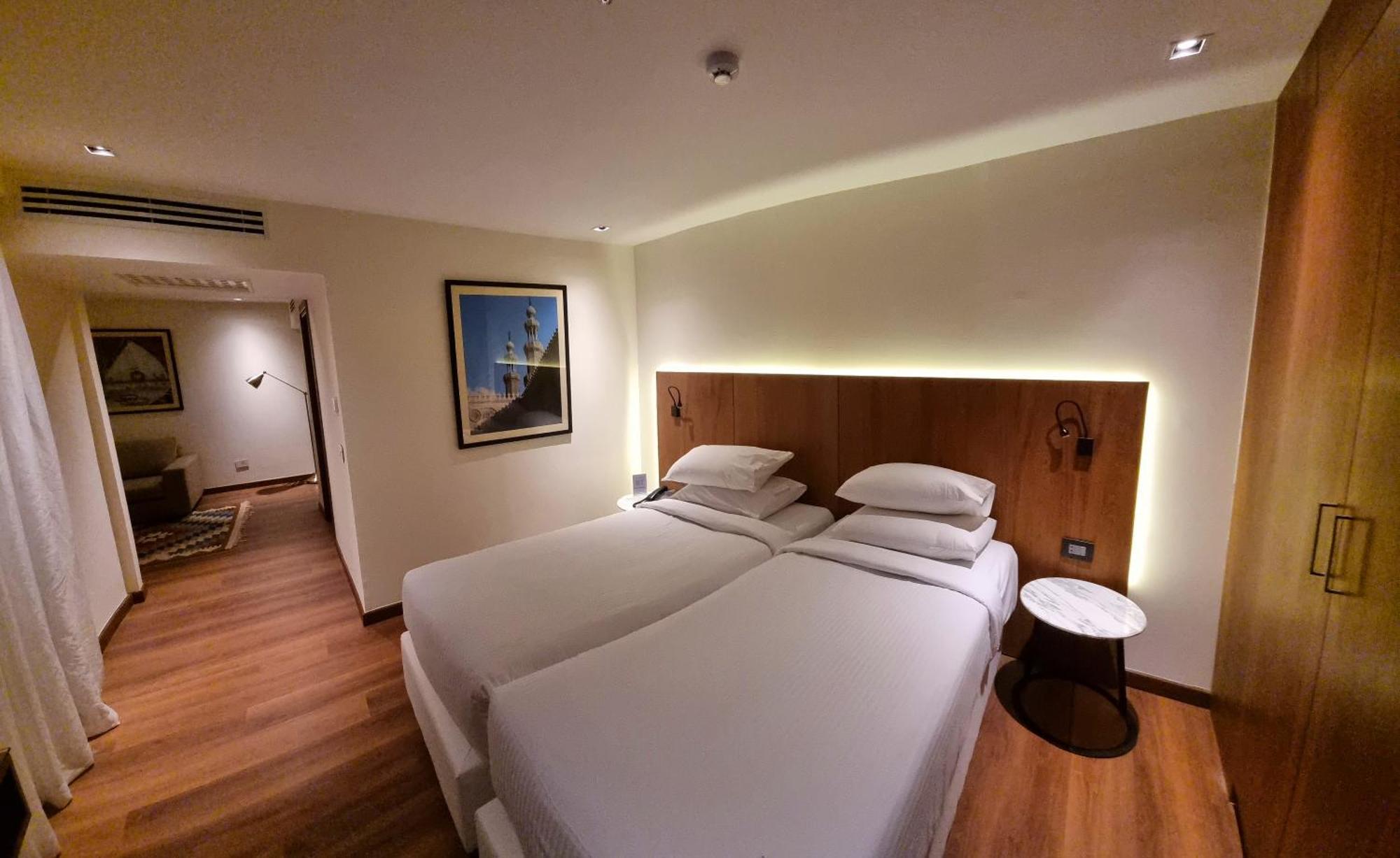 Executive Suite,1212232993:JPEG